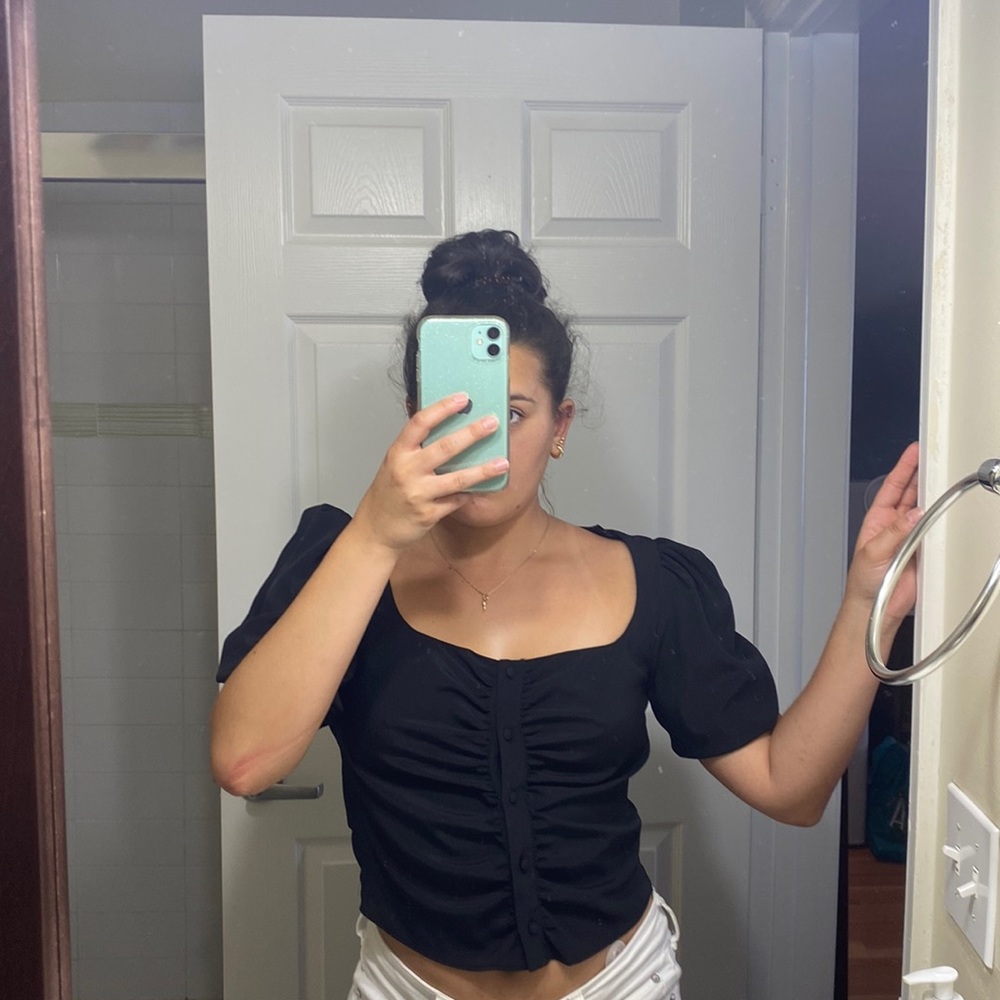 Black Puffed Shoulder Top